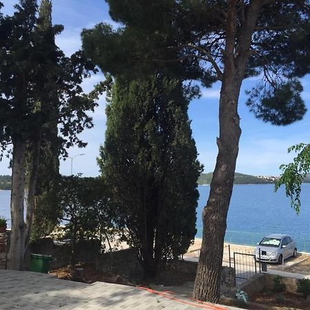 Appartamento Cozy Place On The Beach Traù Esterno foto