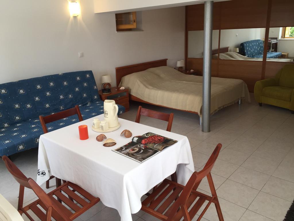Appartamento Cozy Place On The Beach Traù Esterno foto