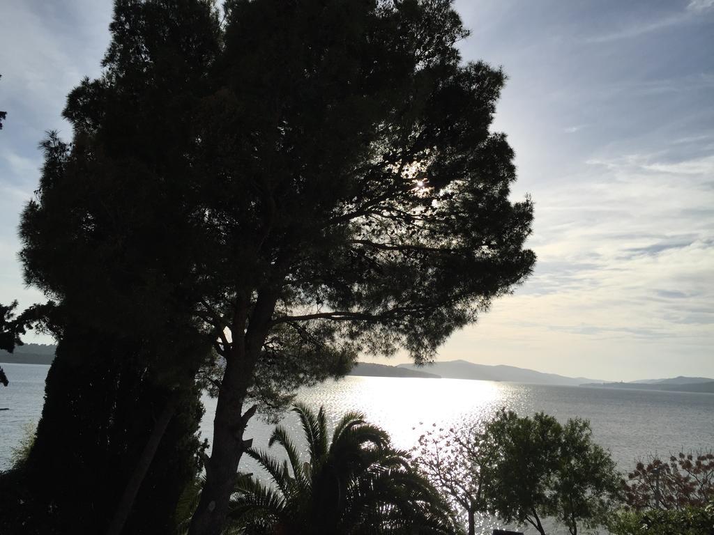 Appartamento Cozy Place On The Beach Traù Esterno foto